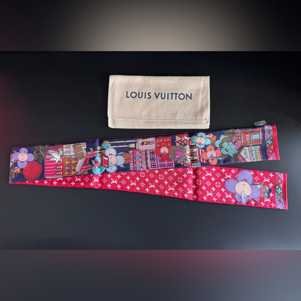 Brand NEW Louis Vuitton Silk Monogram Bandeau Vivienne Scarf, M77403